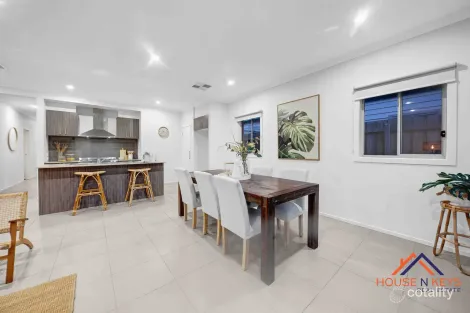 Property photo of 28 Rochester Crescent Eynesbury VIC 3338