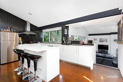 Property photo of 3 Kimbar Place Yarrawarrah NSW 2233