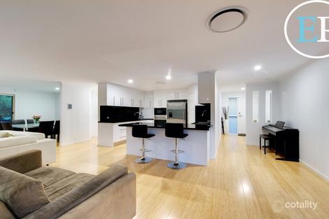 25 Woodtop Ct, Ferny Hills, QLD 4055