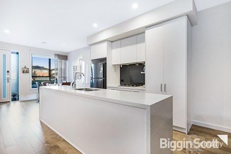 Property photo of 23 Grasslands Loop Keysborough VIC 3173
