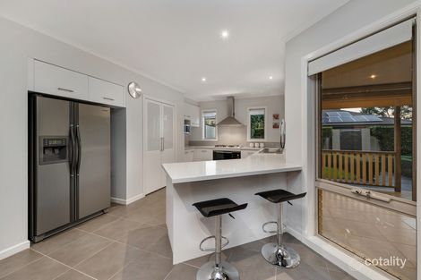 Property photo of 2 Margaret Place Taylors Hill VIC 3037