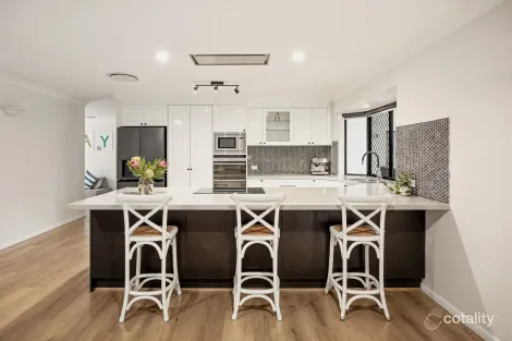 Property photo of 26 Oldfield Place Brookfield QLD 4069