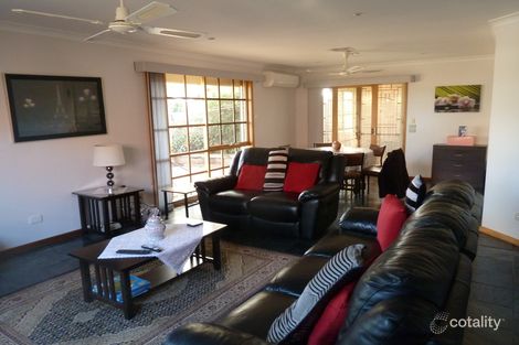 Property photo of 1/16 Paringa Drive St Albans VIC 3021