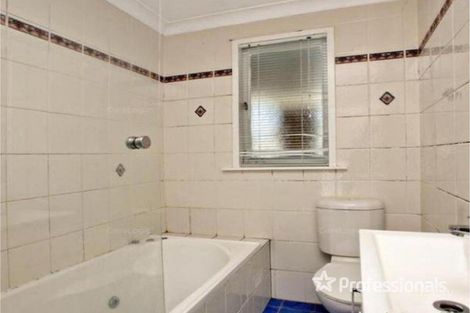 Property photo of 38 Waitaki Street Lethbridge Park NSW 2770