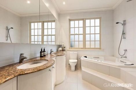 Property photo of 11 Findon Avenue Caulfield North VIC 3161