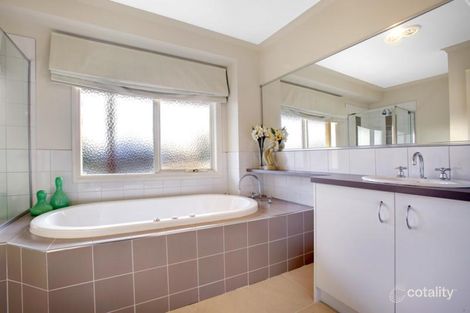 Property photo of 24 Woningary Crescent Doreen VIC 3754