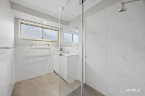 Property photo of 33 Willslie Crescent Berwick VIC 3806