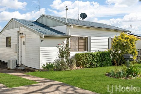 17 MORESBY WAY, WEST BATHURST, NSW 2795