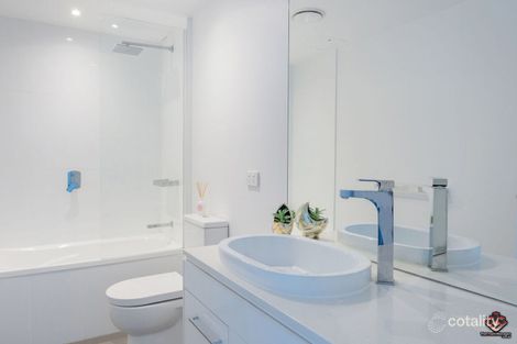Property photo of 302/20 Labrador Street Labrador QLD 4215