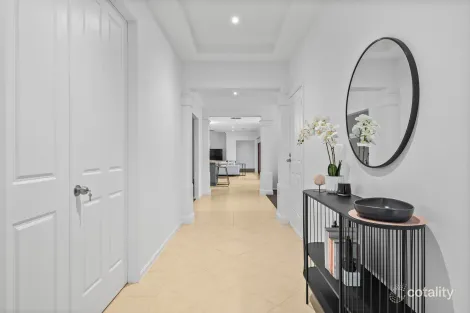 Property photo of 36 Johnston Way Taylors Hill VIC 3037