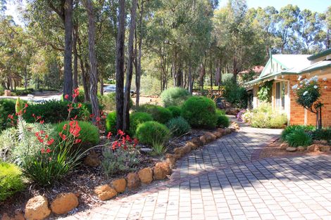 Property photo of 20 Laslett Circle Mundaring WA 6073