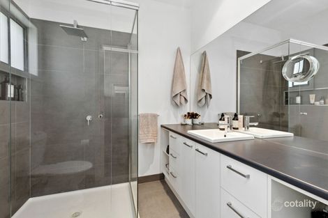 Property photo of 16 Barton Court Flora Hill VIC 3550