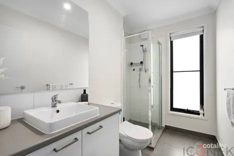 Property photo of 33 Soho Crescent Wollert VIC 3750