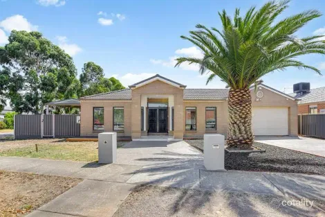 38 Heysen Pkwy, Caroline Springs, VIC 3023