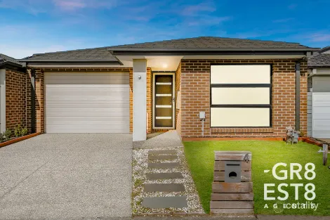 Property photo of 4 Aquatic Drive Cranbourne West VIC 3977