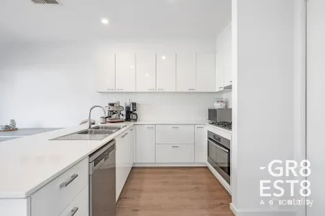 Property photo of 4 Aquatic Drive Cranbourne West VIC 3977