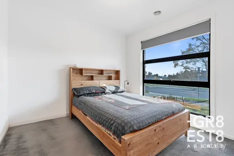 Property photo of 4 Aquatic Drive Cranbourne West VIC 3977