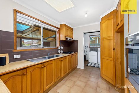 Property photo of 14 Gumtree Close St Albans VIC 3021