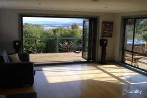Property photo of 11 Euroka Place Jerrabomberra NSW 2619