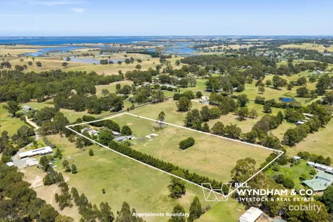 10 Hazeldene Cres, Nicholson, VIC 3882