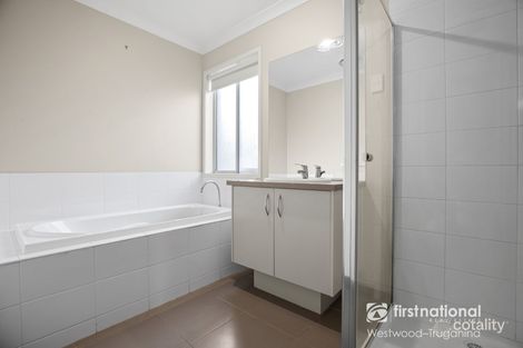 Property photo of 10 Susan Place Tarneit VIC 3029
