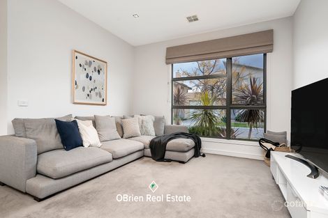 Property photo of 34 Dresden Drive Waterways VIC 3195