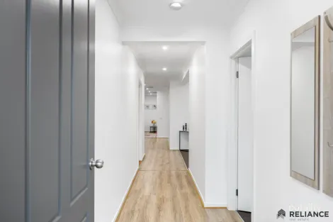 Property photo of 28 Admiration Drive Craigieburn VIC 3064