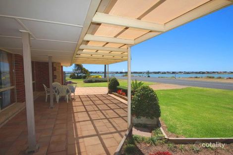Property photo of 47 Captain Sturt Parade Hindmarsh Island SA 5214