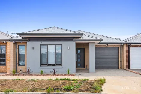 5 Hydepark Cres, Strathtulloh, VIC 3338