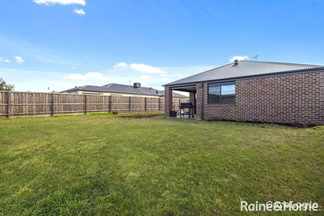 Property photo of 27 Greenfields Boulevard Romsey VIC 3434