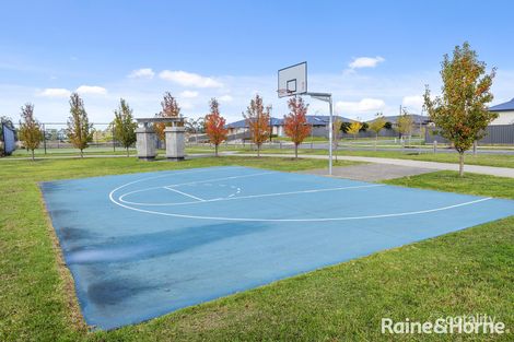 Property photo of 27 Greenfields Boulevard Romsey VIC 3434