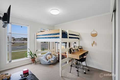 Property photo of 95 Lakeside Crescent Ningi QLD 4511