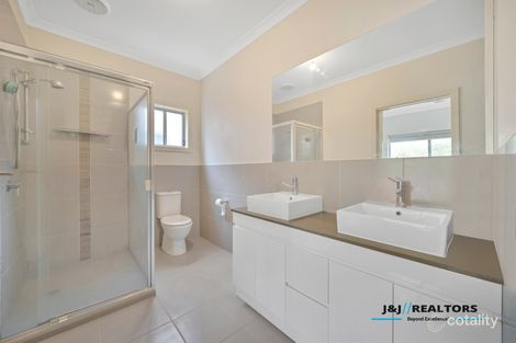 Property photo of 1 Carey Crescent Pakenham VIC 3810