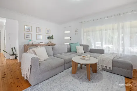 Property photo of 1 Griffin Close Thornton NSW 2322