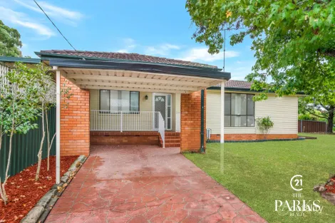 8 Macleay St, Bradbury, NSW 2560