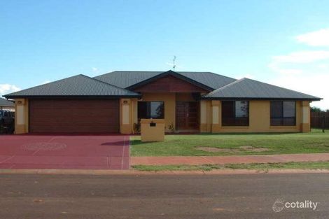 Property photo of 13 Kingfisher Drive Highfields QLD 4352