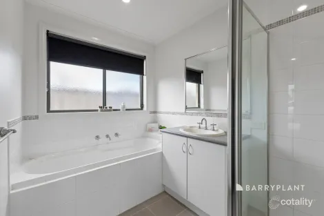Property photo of 13/31 Syme Road Pakenham VIC 3810