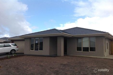 6 Omeara Cres, Cranbourne East, VIC 3977