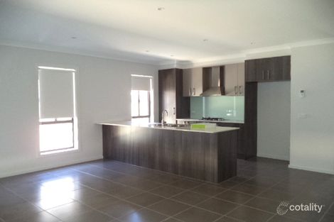 Property photo of 32 Montpellier Crescent Craigieburn VIC 3064