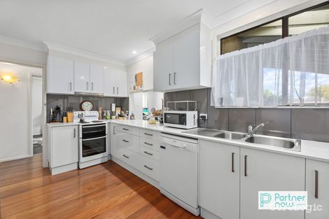 Property photo of 4 Barreng Street Hillvue NSW 2340