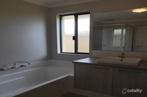 Property photo of 5 Hyandra Court Millbridge WA 6232