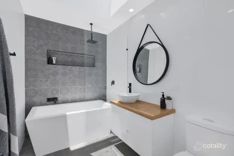 Property photo of 10 Mackay Drive Tumbi Umbi NSW 2261