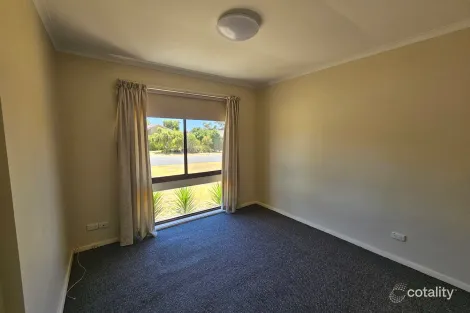 Property photo of 103 Feathertop Circuit Thurgoona NSW 2640