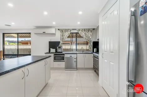 Property photo of 15 Arinya Close Ascot VIC 3551