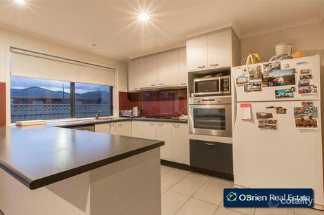 Property photo of 2 Tyrell Place Pakenham VIC 3810