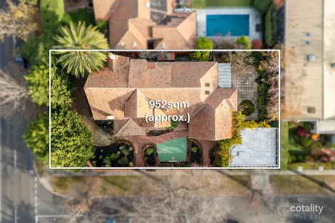 Property photo of 1A Monomeath Avenue Canterbury VIC 3126