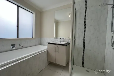 Property photo of 32 Bindarri Grove Botanic Ridge VIC 3977