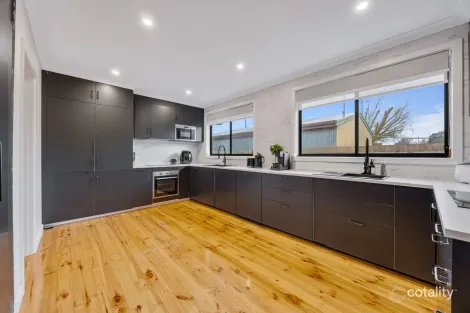 Property photo of 30 Browns Parade Wendouree VIC 3355