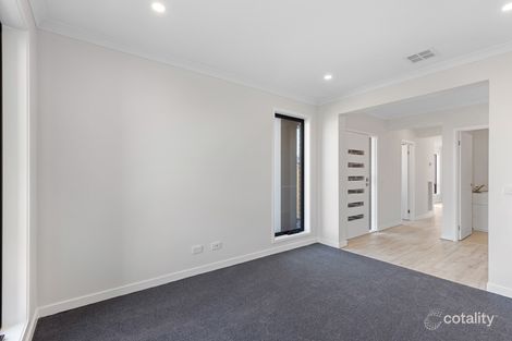 Property photo of 60 Dawley Circuit Werribee VIC 3030