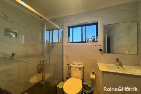 Property photo of 2 Noeline Avenue Macquarie Fields NSW 2564